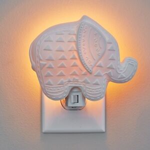 NWT Pottery Barn Kids Ceramic Elephant Nightlight
